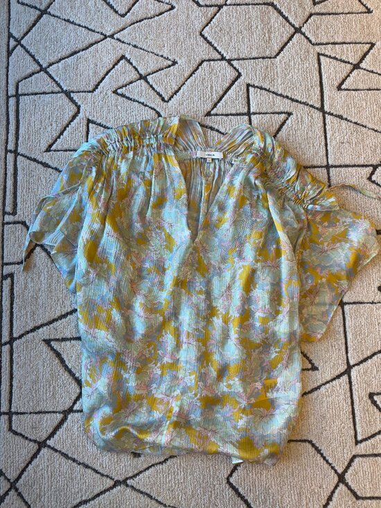 Vince Tops - Vince. 100% silk top, size S.